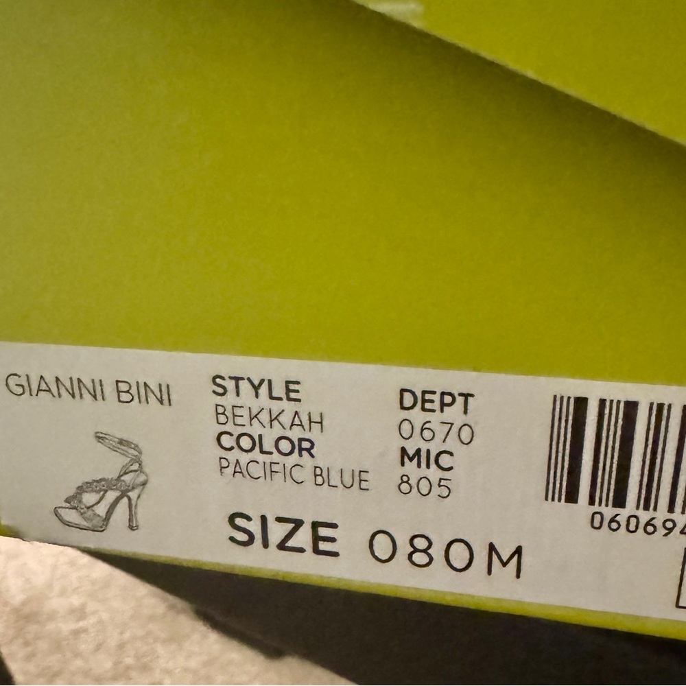 Gianni Bini Daisy Leather sandals NWT and box - Picture 4 of 4